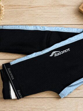 🖤 Saucony Performance Capri Leggings – Women’s Medium 🩵